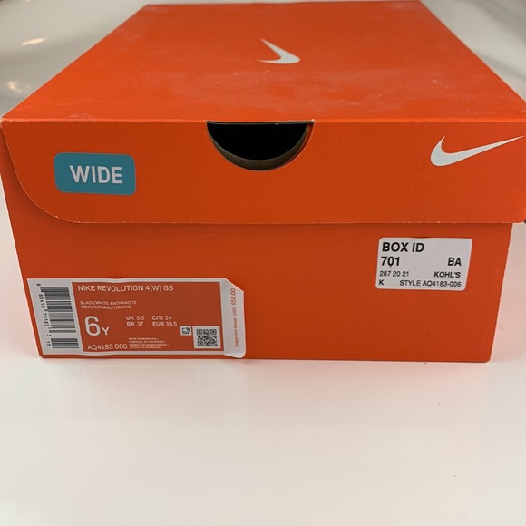 NWT! Nike  Revolution 4 (WIDE) GS 6 Youth - Picture 11 of 11